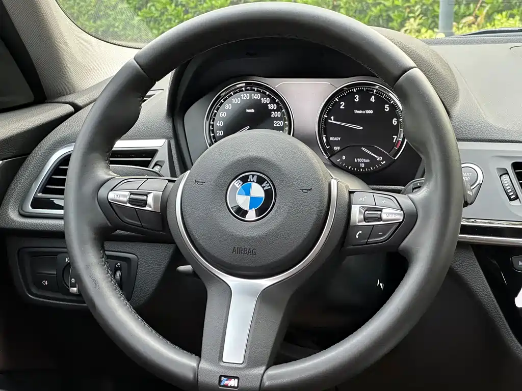 BMW 1 Series 2020 — фото 16