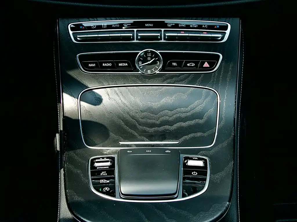 Mercedes-Benz E-Class 2019 — фото 13