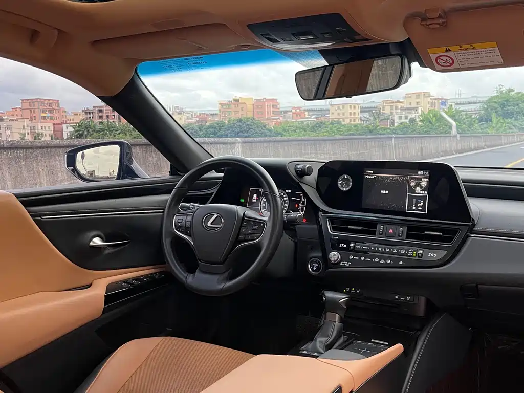 Lexus ES 2021
