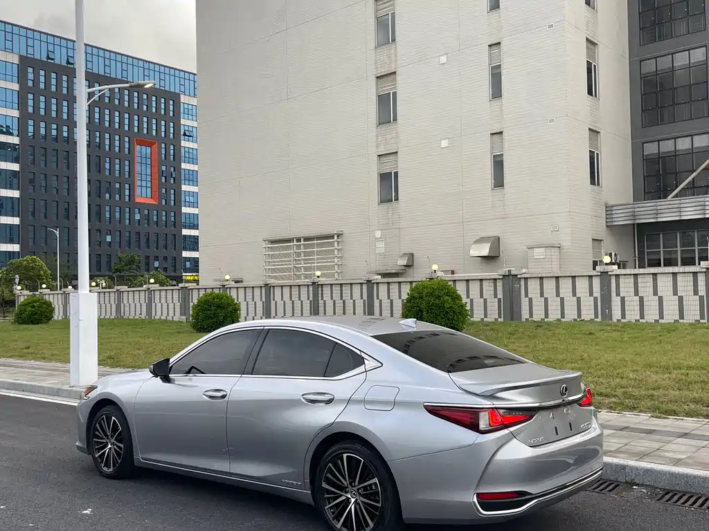 Lexus ES 2021