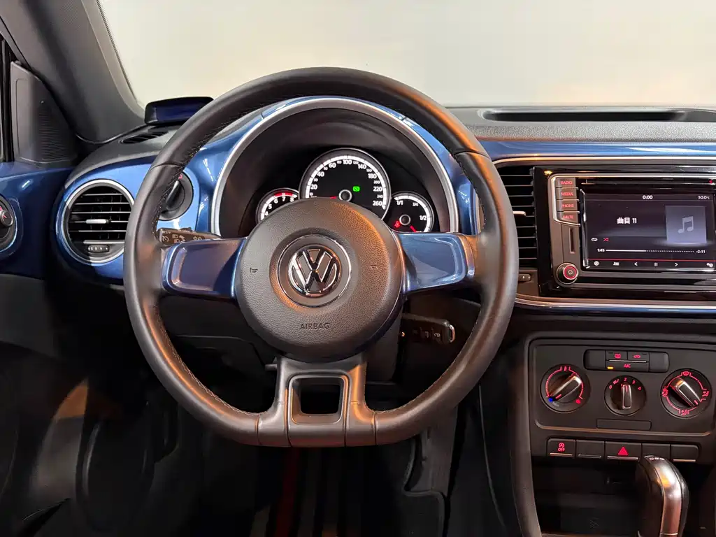Volkswagen Beetle 2016 — фото 11