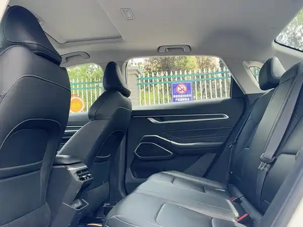 Geely Emgrand 2022