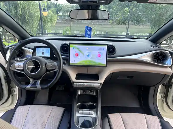 BYD Dolphin 2023