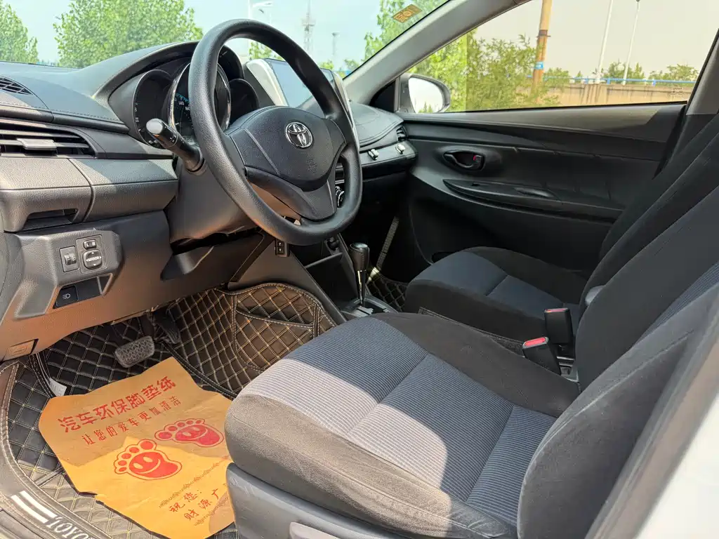 Toyota Yaris L 2019 — фото 6