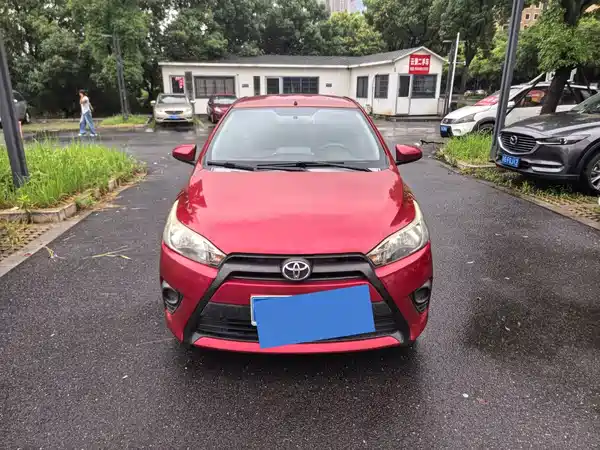 Toyota Yaris L 2014
