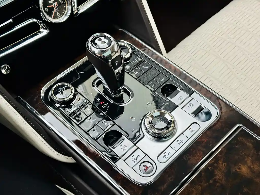 Bentley Flying Spur 2022 — фото 17