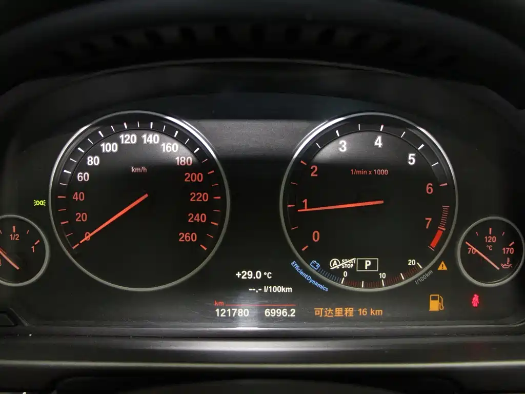 BMW 5 Series 2015 — фото 15
