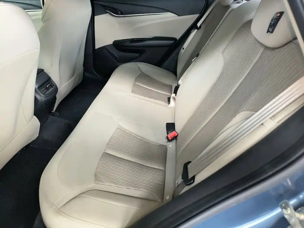 Buick Excelle 2015 — фото 17