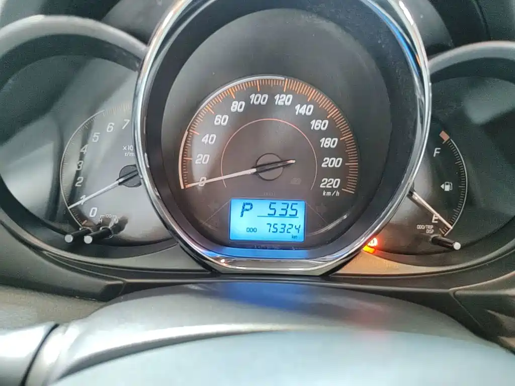Toyota Yaris L 2020 — фото 12