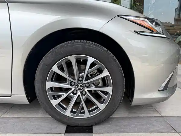 Lexus ES 2024