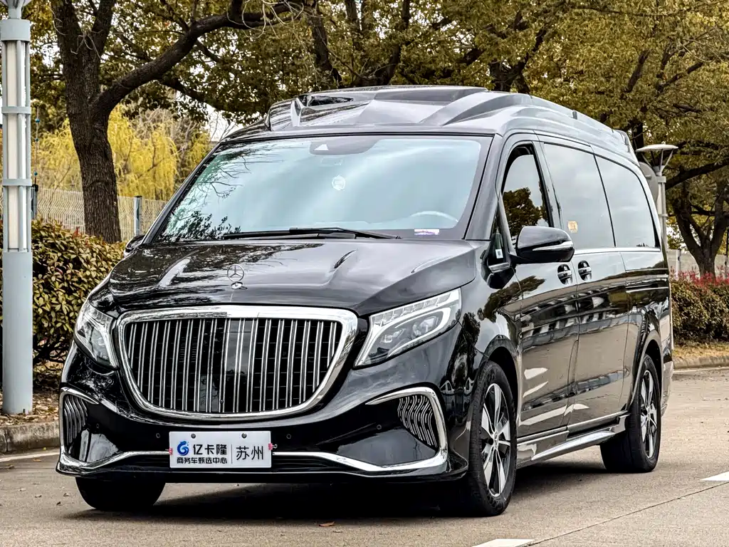 Mercedes-Benz V-Class 2023 — фото 1
