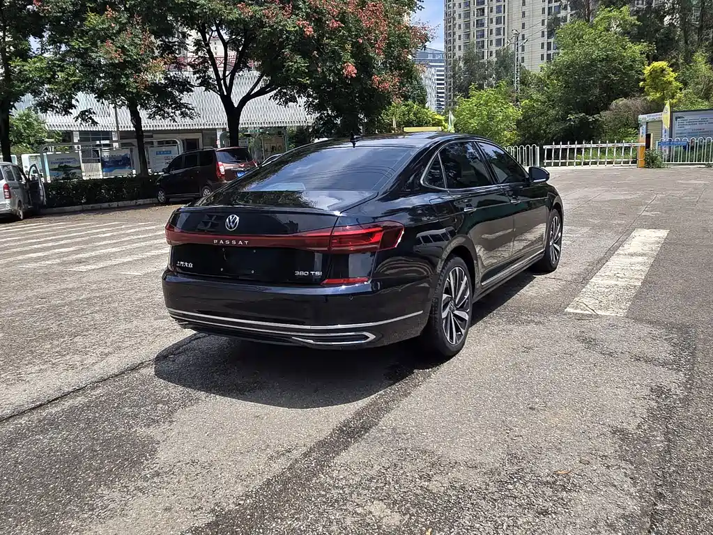 Volkswagen Passat 2023 — фото 19