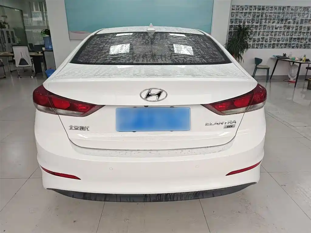 Hyundai Elantra 2018 — фото 6