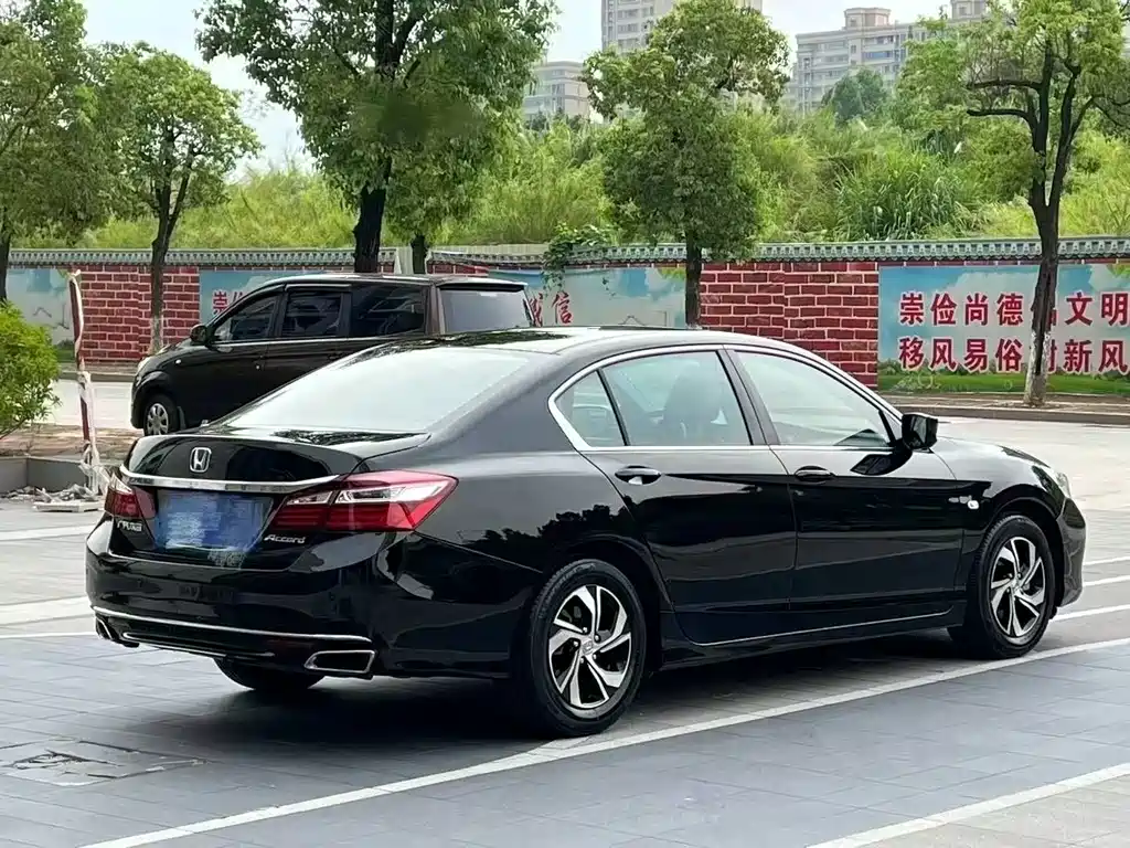 Honda Accord 2018 — фото 9