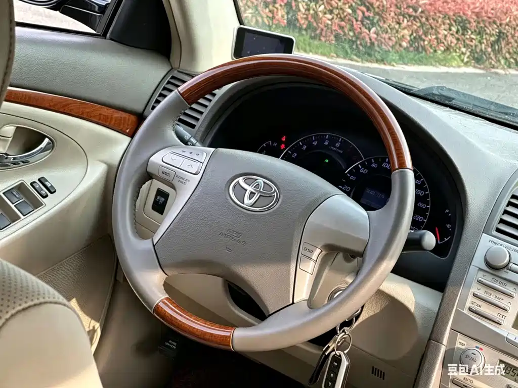 Toyota Camry 2014 — фото 12