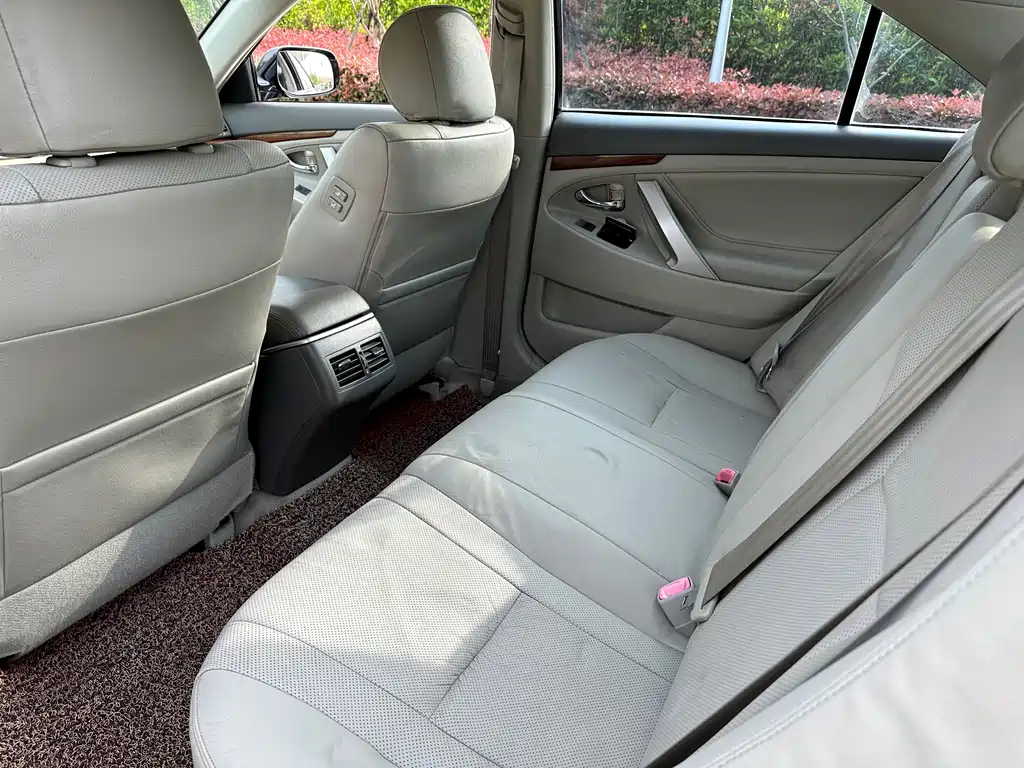 Toyota Camry 2014 — фото 10