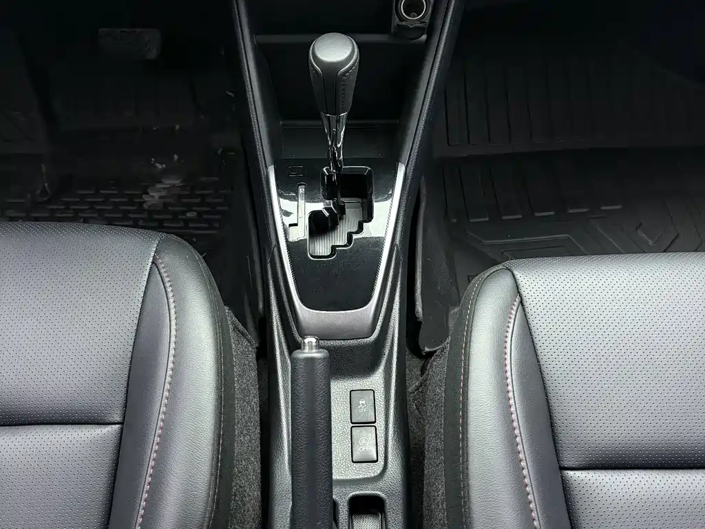 Toyota Yaris L 2022 — фото 10