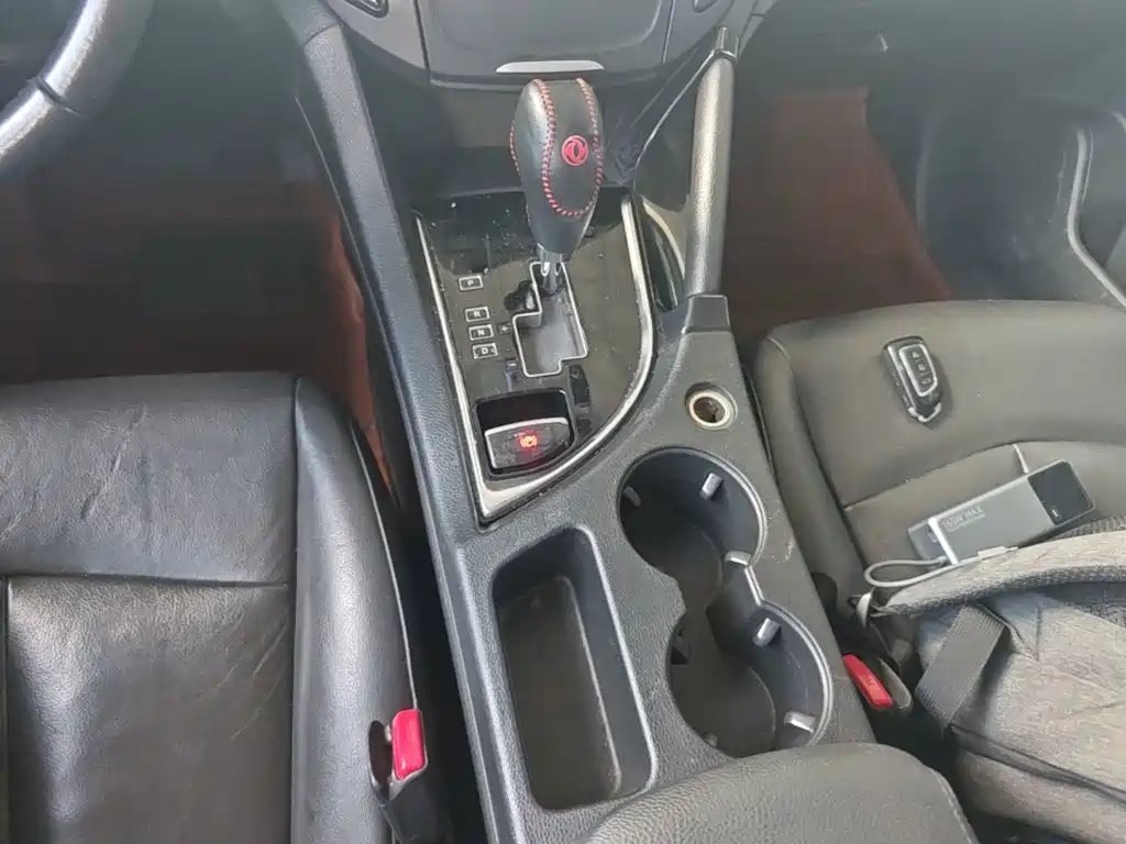 Dongfeng Fengshen AX7 2015 — фото 14