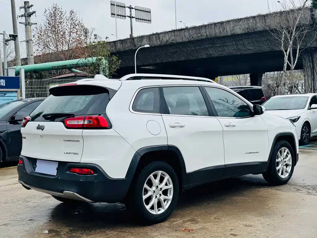 Jeep Cherokee 2018 — фото 12