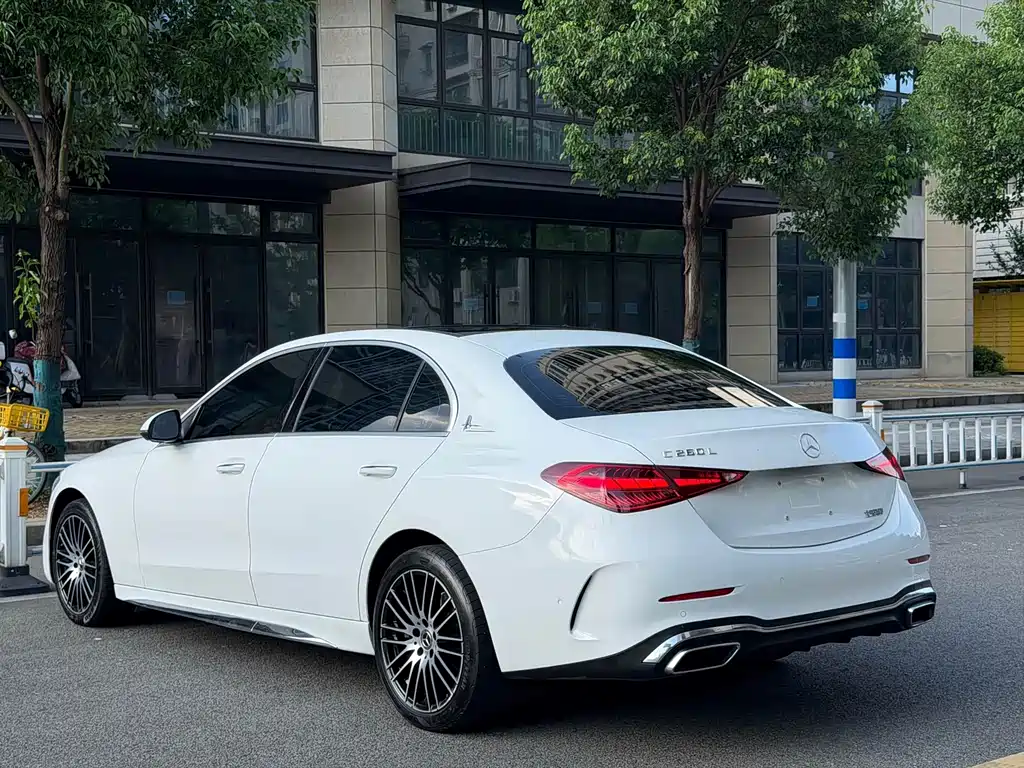 Mercedes-Benz C-Class 2023 — фото 13