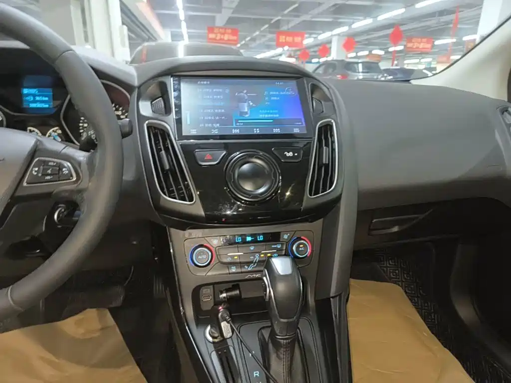 Ford Focus 2015 — фото 13