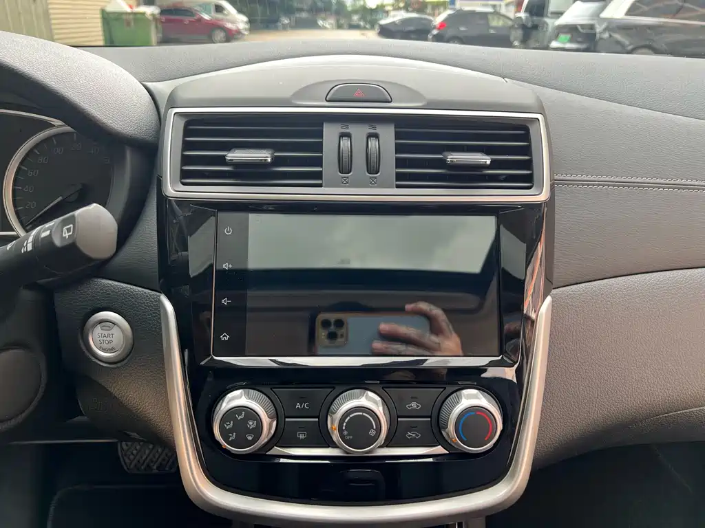 Nissan Tiida 2022 — фото 10