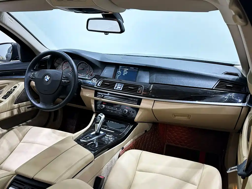 BMW 5 Series 2012 — фото 10