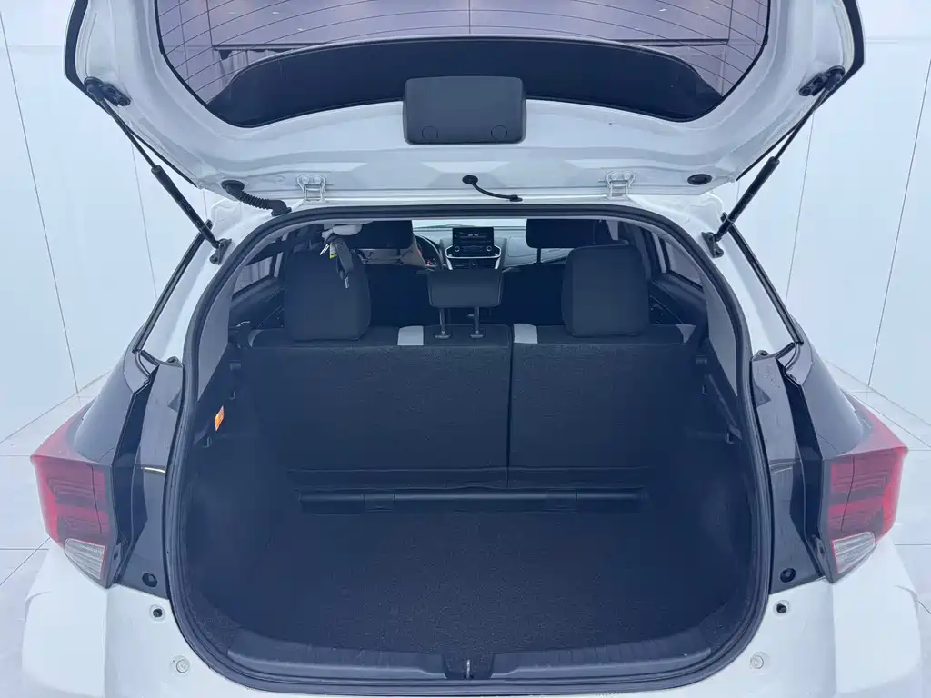 Toyota Yaris L 2022 — фото 15