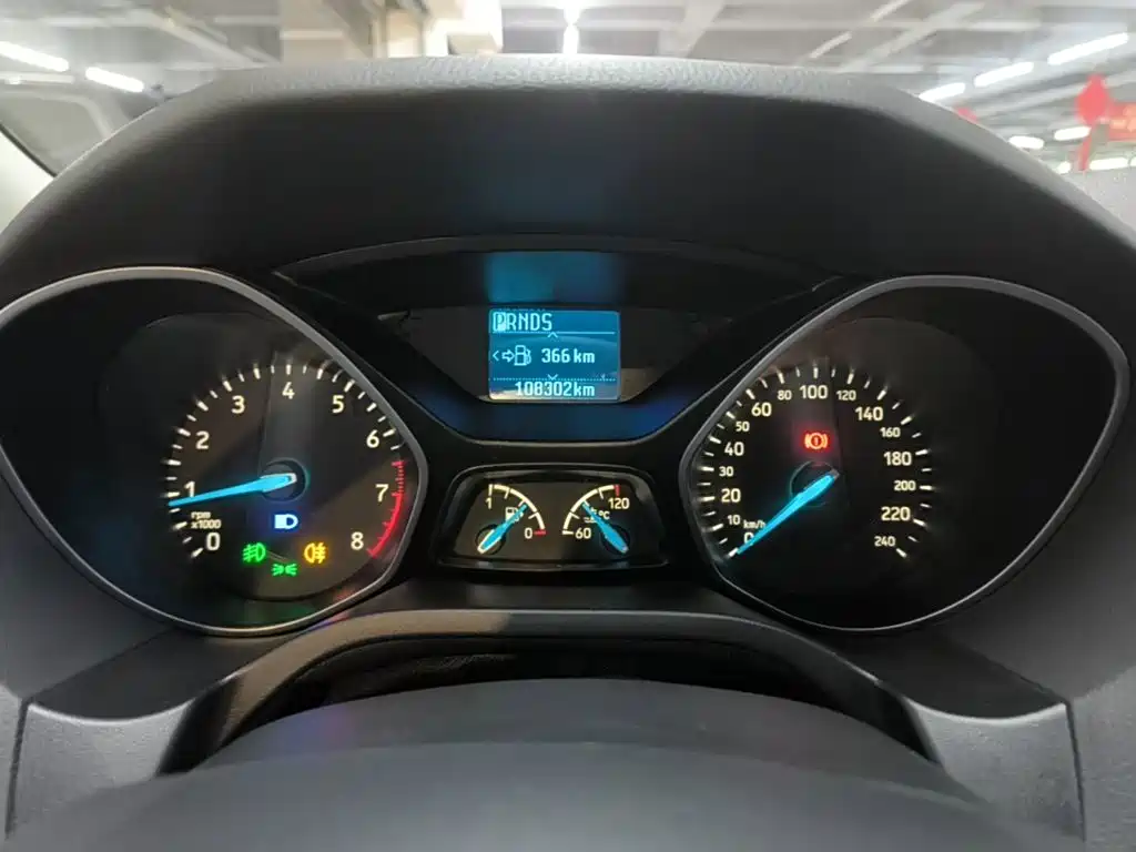 Ford Focus 2015 — фото 12