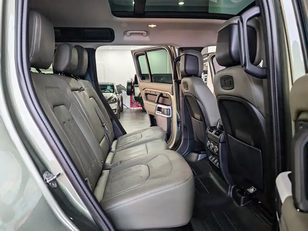 Land Rover Defender 2020 — фото 20