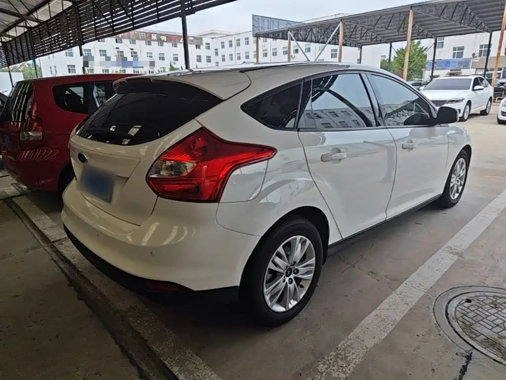 Ford Focus 2015 — фото 7