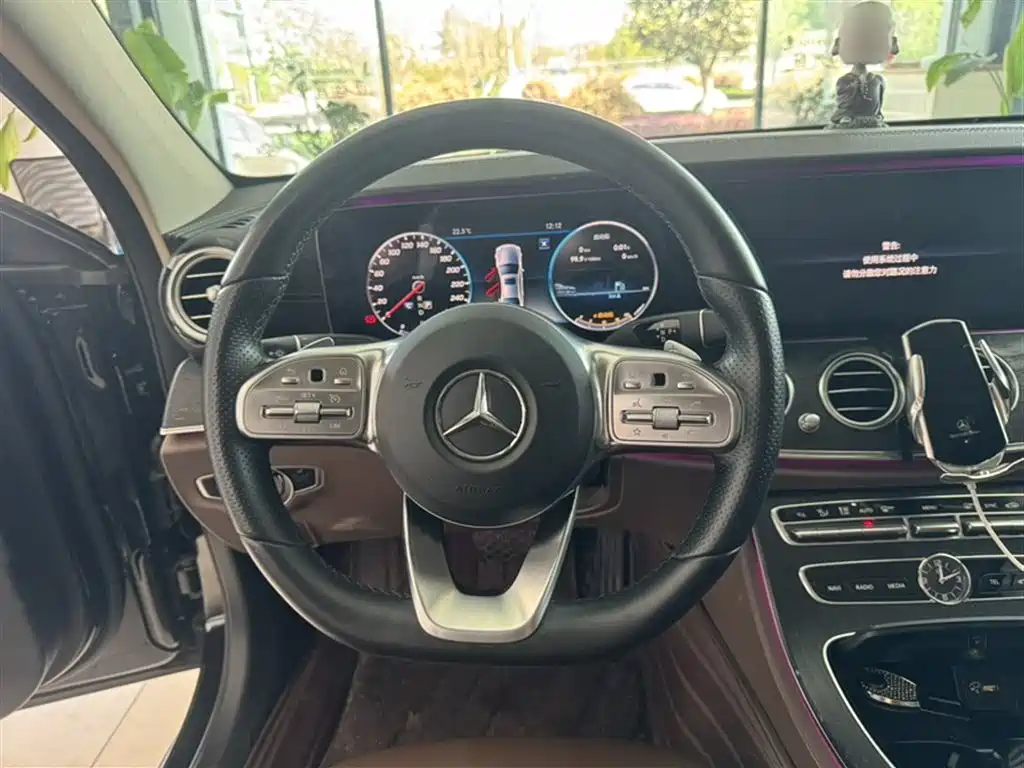 Mercedes-Benz E-Class 2019 — фото 12