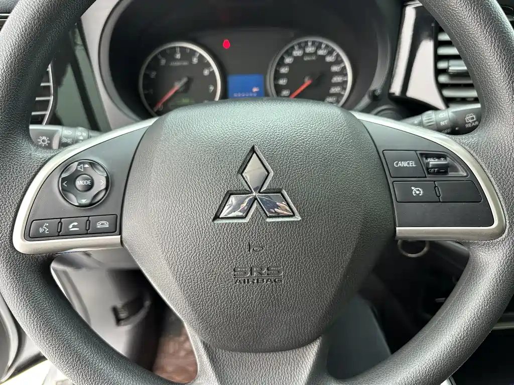 Mitsubishi Outlander 2023 — фото 14