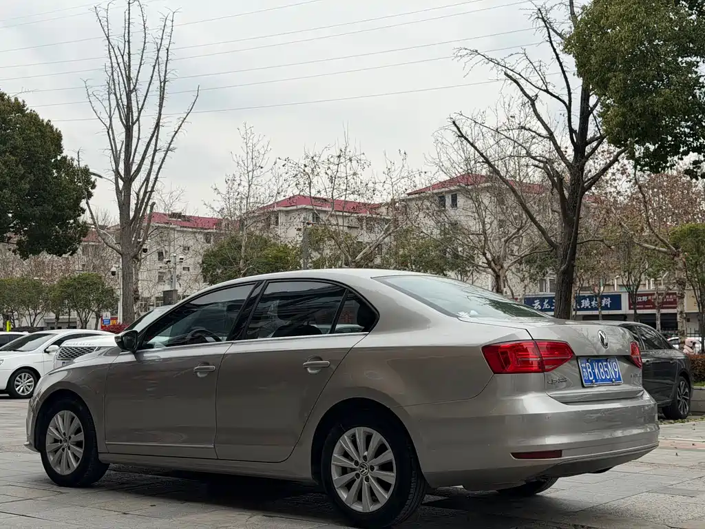 Volkswagen Sagitar 2016