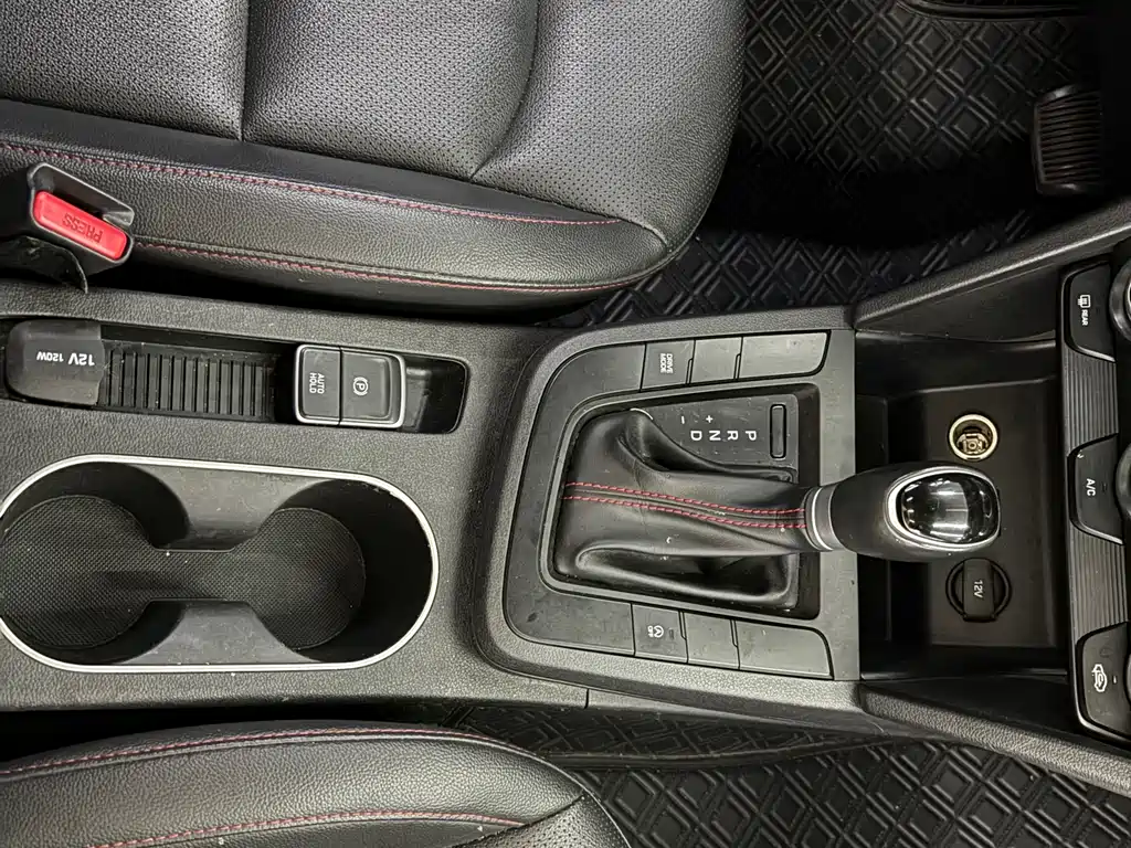 Hyundai Elantra 2019 — фото 6