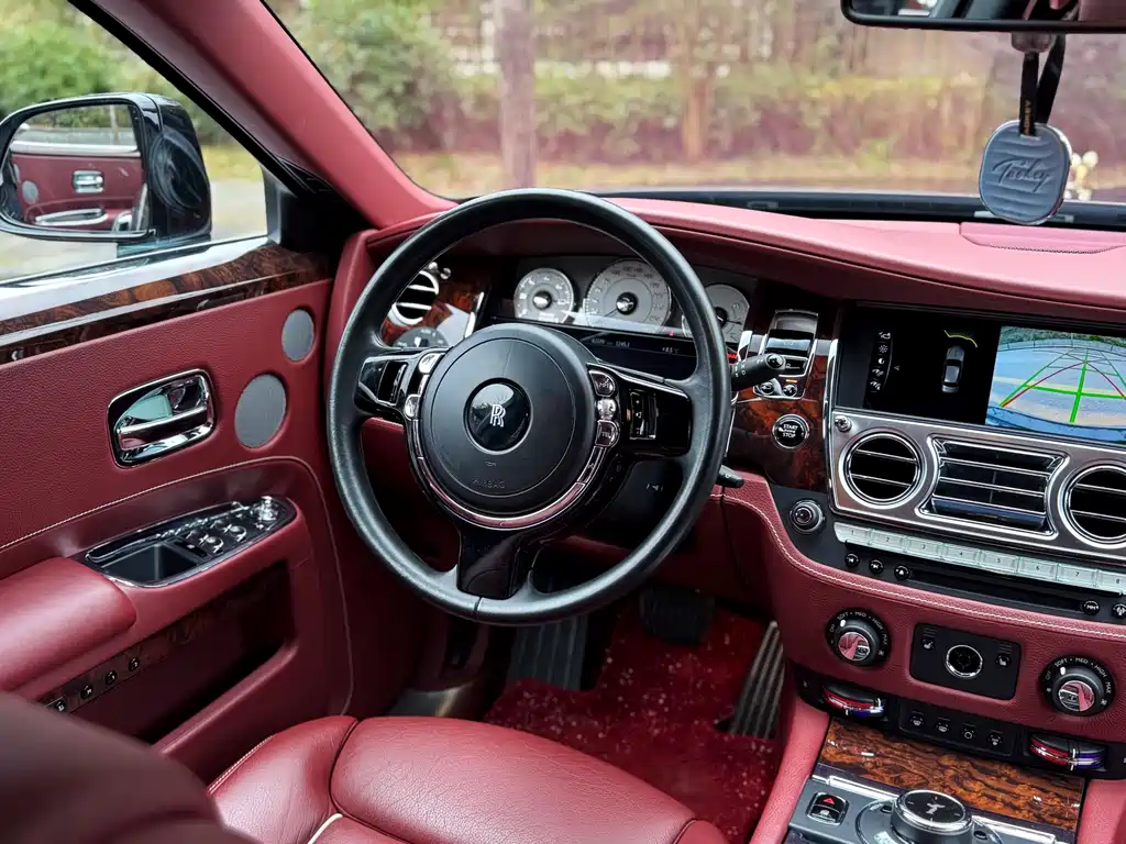 Rolls-Royce Ghost 2018 — фото 14