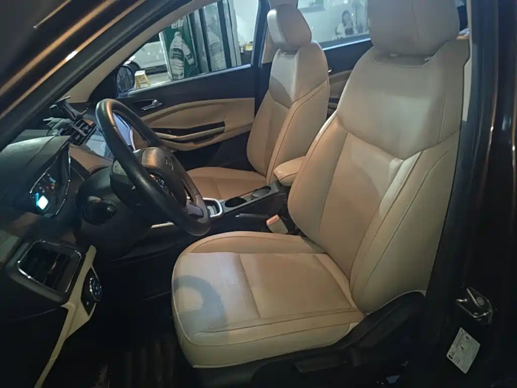 Ford Escort 2015 — фото 15
