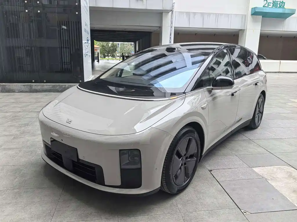 Li Auto i8 2025 — фото 1