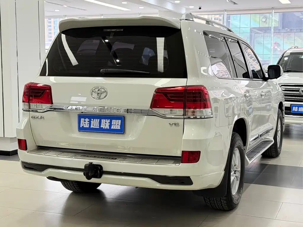 Toyota Land Cruiser 2018 — фото 15