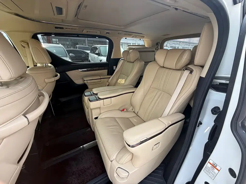 Toyota Alphard 2019 — фото 8