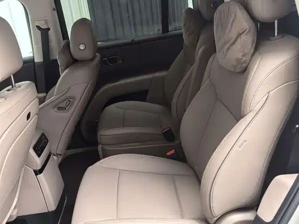 Li Auto i8 2025