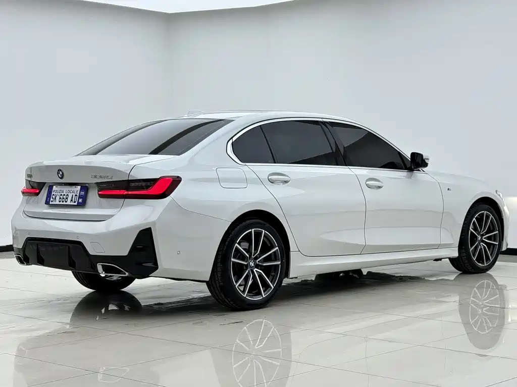 BMW 3 Series 2025 — фото 16