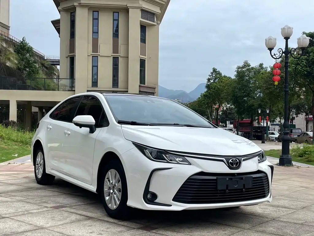 Toyota Corolla 2023 — фото 3