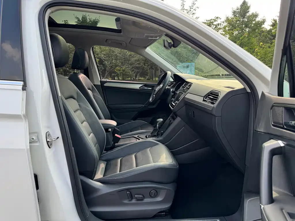 Volkswagen Tiguan L 2018 — фото 23