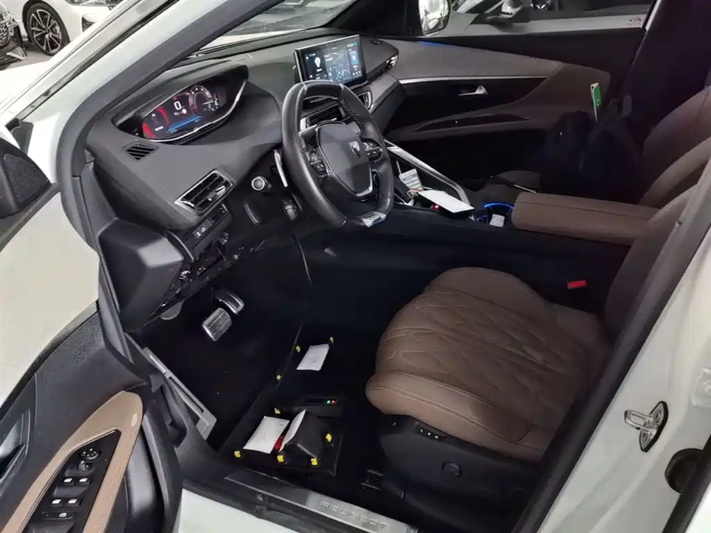 Peugeot 5008 2023 — фото 15