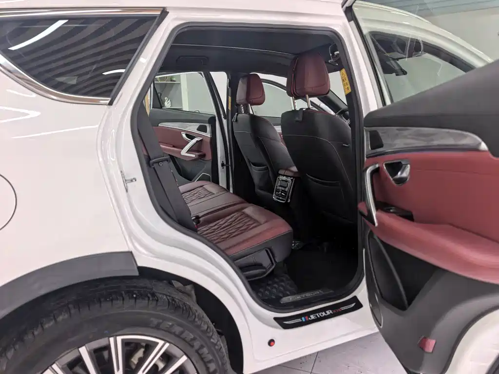 Jetour Jietu X70 PLUS 2023 — фото 10