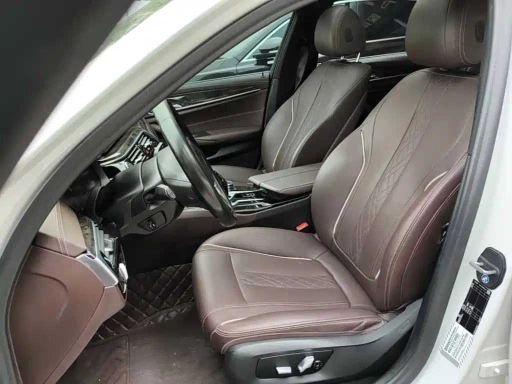 BMW 5 Series 2021 — фото 15