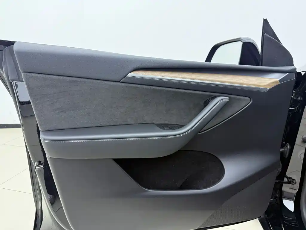Tesla Model Y 2021 — фото 13