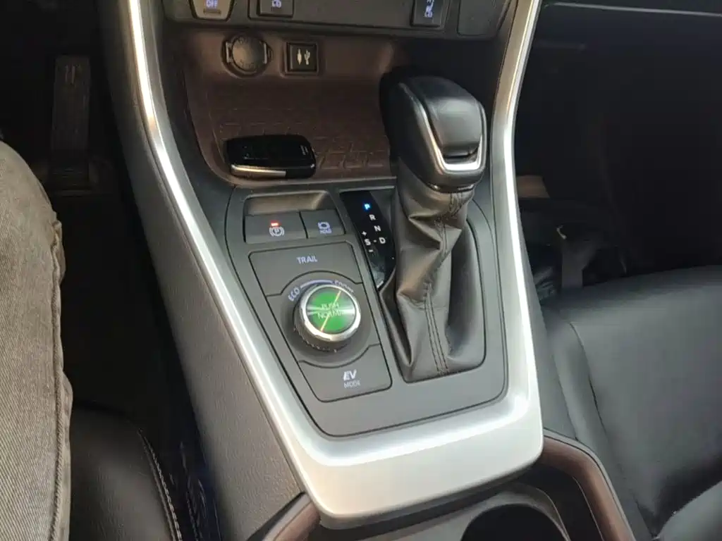 Toyota RAV4 2020 — фото 14