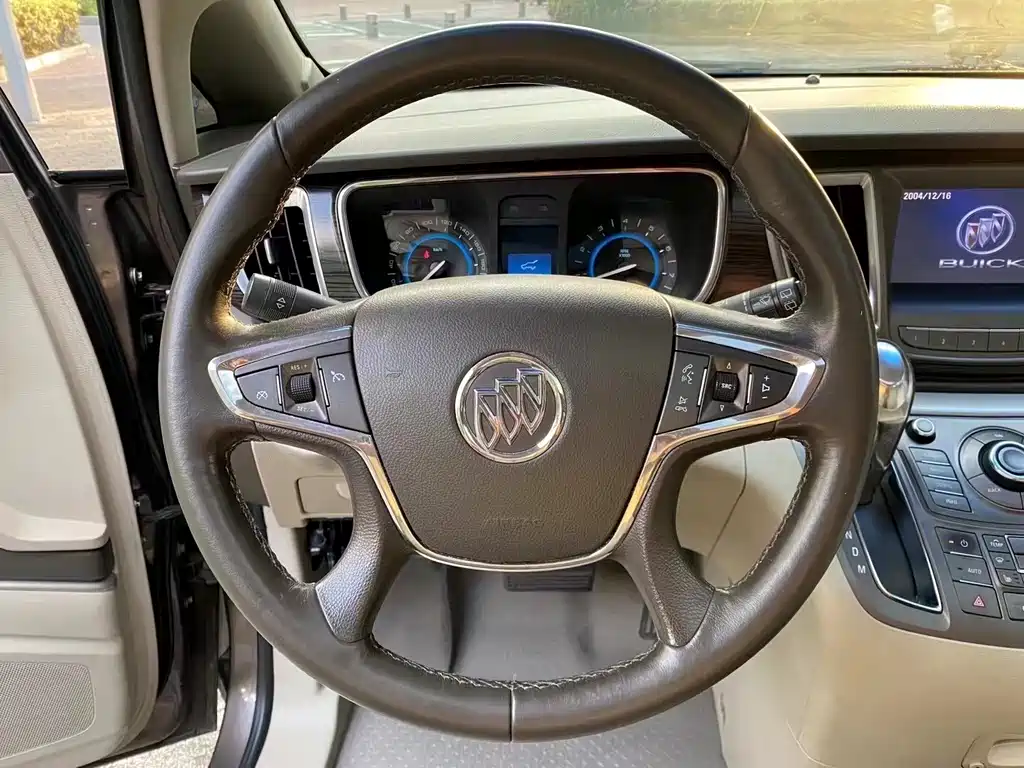 Buick GL8 2012